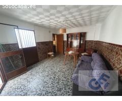 VENTA DE VIVIENDA CON DOS PLANTAS EDIFICADAS. PARA REFORMAR