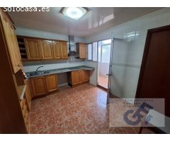 VENTA DE PISO MUY LUMINOSO SUPER AMPLIO CON GARAJE EN PLANTA SÓTANO
