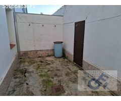 VENTA DE PLANTA BAJA CENTRICA CON COCHERA CERRADA