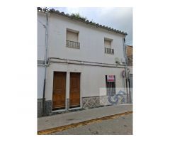 VENTA DE PLANTA BAJA + PISO CON SALIDA A DOS CALLES Y GARAJE