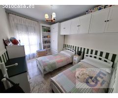 PISO MUY LUMINOSO EN PLANTA SEGUNDA- ZONA MERCADO DE ABASTOS