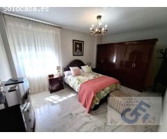 PISO MUY LUMINOSO EN PLANTA SEGUNDA- ZONA MERCADO DE ABASTOS