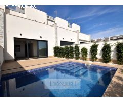 Vivienda adosada con piscina, Aguas Nuevas, Torrevieja.
