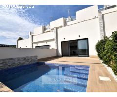 Vivienda adosada con piscina, Aguas Nuevas, Torrevieja.