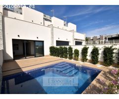 Vivienda adosada con piscina, Aguas Nuevas, Torrevieja.