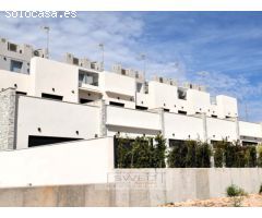 Vivienda adosada con piscina, Aguas Nuevas, Torrevieja.
