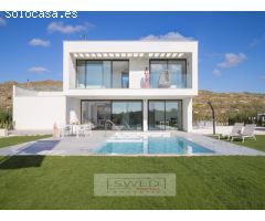 Villas con piscina privada en Altaona Golf & Country Village, Murcia.