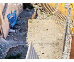 SOLAR URBANO EN AGUILAS