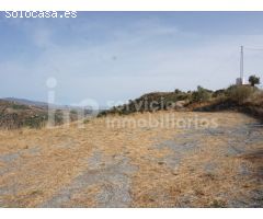 Parcela rústica con vistas a la montaña y ciudad