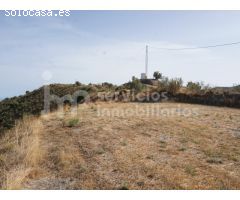 Parcela rústica con vistas a la montaña y ciudad