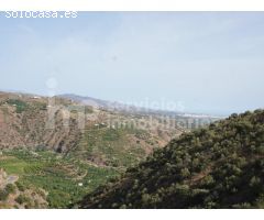 Parcela rústica con vistas a la montaña y ciudad