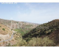 Parcela rústica con vistas a la montaña y ciudad