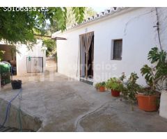 Amplio Cortijo con encanto sobre una parcela de 16.590 m2 en Canillas de
