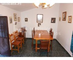 Amplio Cortijo con encanto sobre una parcela de 16.590 m2 en Canillas de