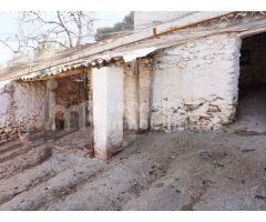 Amplio Cortijo con encanto sobre una parcela de 16.590 m2 en Canillas de