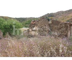 Parcela rústicas con casa en ruinas de 45 m2 con buenas vistas