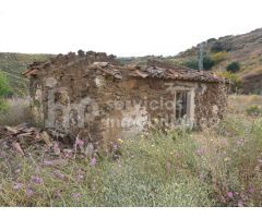 Parcela rústicas con casa en ruinas de 45 m2 con buenas vistas