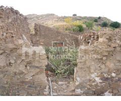 Parcela rústicas con casa en ruinas de 45 m2 con buenas vistas