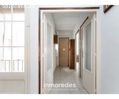 Oportunidad!! Piso con ascensor exterior en Les Corts con 3 dormitorios