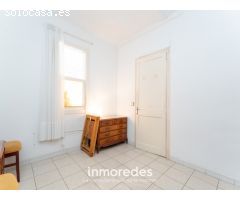 Oportunidad!! Piso con ascensor exterior en Les Corts con 3 dormitorios