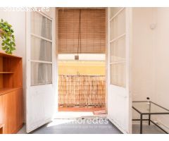 Piso Luminoso con balcón exterior reformado