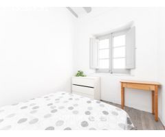 Piso Luminoso con balcón exterior reformado