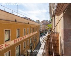 Piso Luminoso con balcón exterior reformado