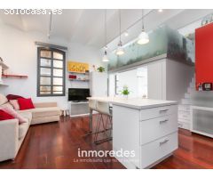 Piso con ascensor exterior con balcón en obra semi nueva en Poblenou