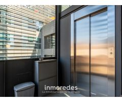 Piso con ascensor exterior con balcón en obra semi nueva en Poblenou
