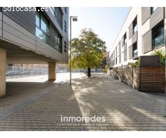 Piso con ascensor exterior con balcón en obra semi nueva en Poblenou