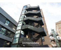 Piso con ascensor exterior con balcón en obra semi nueva en Poblenou