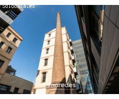 Piso con ascensor exterior con balcón en obra semi nueva en Poblenou