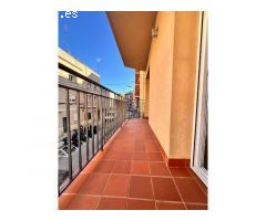 PISO MUY LUMINOSO CON BALCÓN