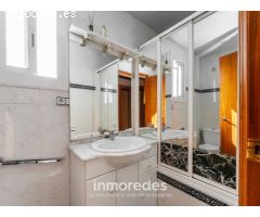 Luz, tranquilidad y potencial en el corazón de Sagrada Familia - Piso alto con