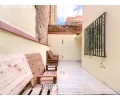 ¡Oportunidad única! Bajos completamente diáfano y reformado con amplio patio