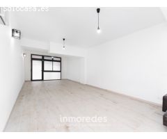 ¡Oportunidad única! Bajos completamente diáfano y reformado con amplio patio