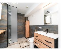 ¡Oportunidad única! Bajos completamente diáfano y reformado con amplio patio