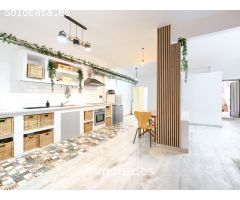 ¡Oportunidad única! Bajos completamente diáfano y reformado con amplio patio
