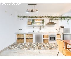 ¡Oportunidad única! Bajos completamente diáfano y reformado con amplio patio