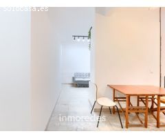 ¡Oportunidad única! Bajos completamente diáfano y reformado con amplio patio