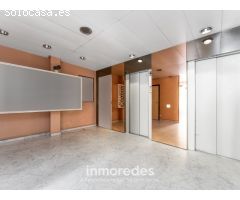 Piso con ascensor en finca de obra vista con la ITE pasada