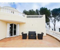 Villa con espectaculares vistas al mar y amplios espacios