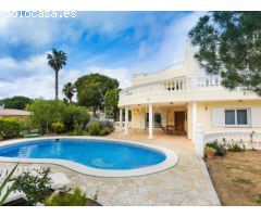 Villa con espectaculares vistas al mar y amplios espacios