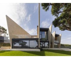 ESPECTACULAR CASA MODERNA CON PISCINA Y VISTAS AL MAR