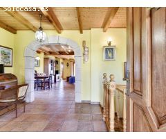 IMPECABLE CHALET DE ESTILO RÚSTICO CON PISCINA