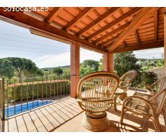IMPECABLE CHALET DE ESTILO RÚSTICO CON PISCINA