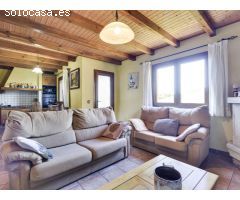 IMPECABLE CHALET DE ESTILO RÚSTICO CON PISCINA
