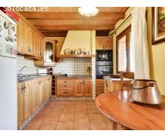 IMPECABLE CHALET DE ESTILO RÚSTICO CON PISCINA