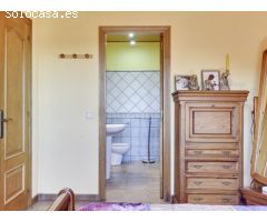 IMPECABLE CHALET DE ESTILO RÚSTICO CON PISCINA