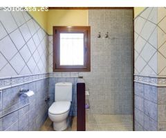 IMPECABLE CHALET DE ESTILO RÚSTICO CON PISCINA